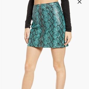 TIGER MIST XS faux turquoise snake skin print skirt
